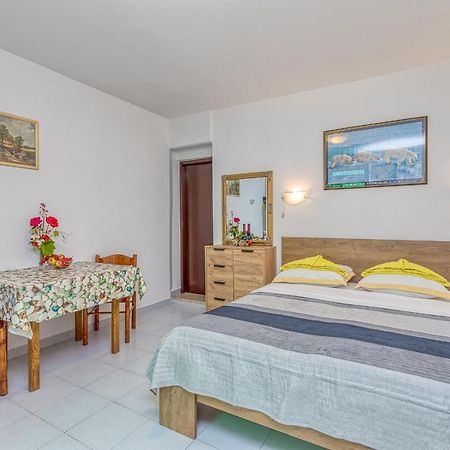 Apartments Bastovanovic Ровінь Екстер'єр фото