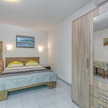 Apartments Bastovanovic Ровінь Екстер'єр фото