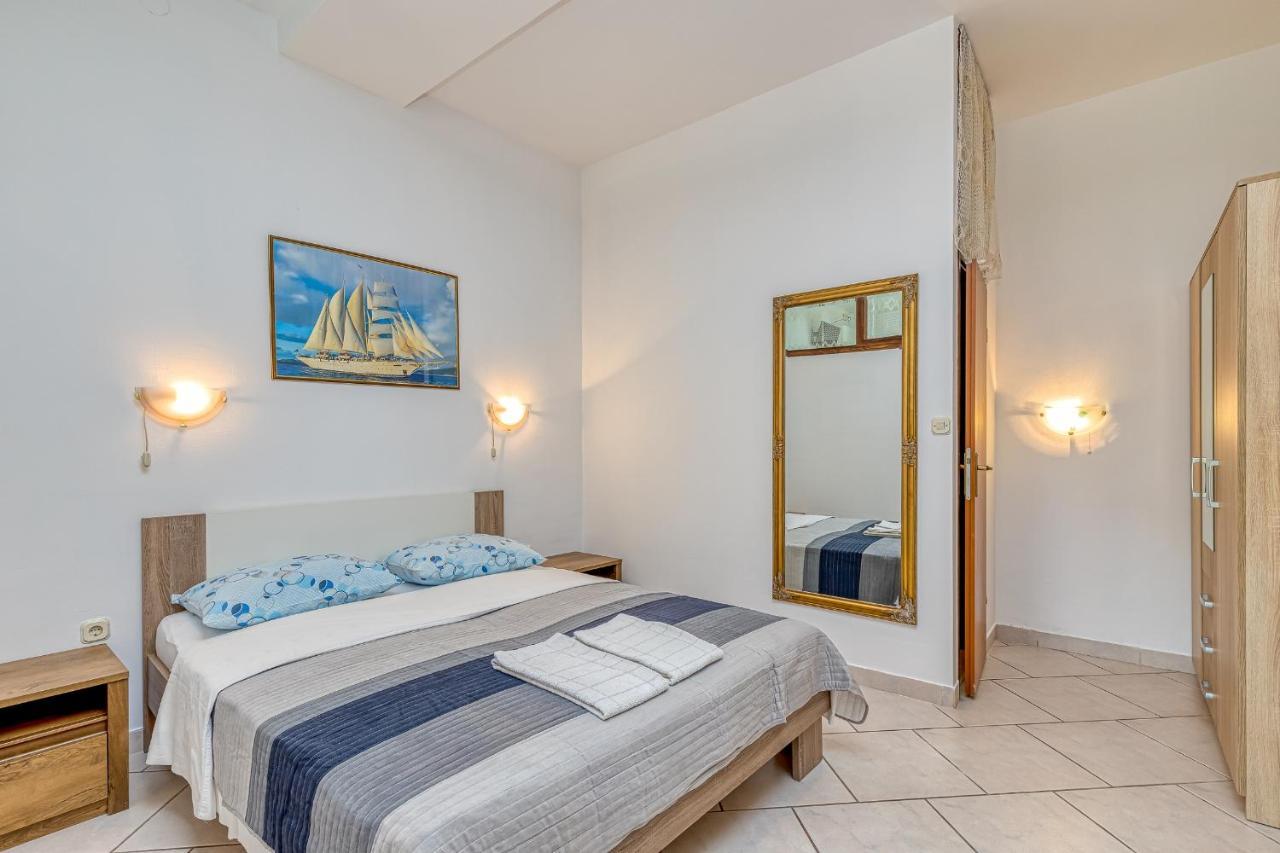 Apartments Bastovanovic Ровінь Екстер'єр фото