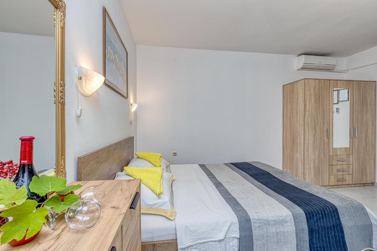 Apartments Bastovanovic Ровінь Екстер'єр фото
