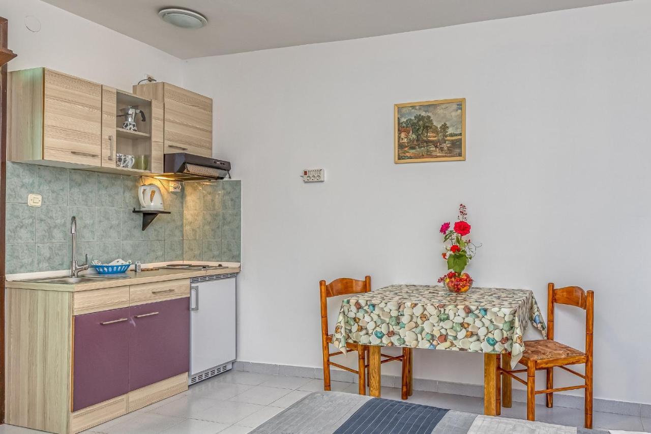 Apartments Bastovanovic Ровінь Екстер'єр фото