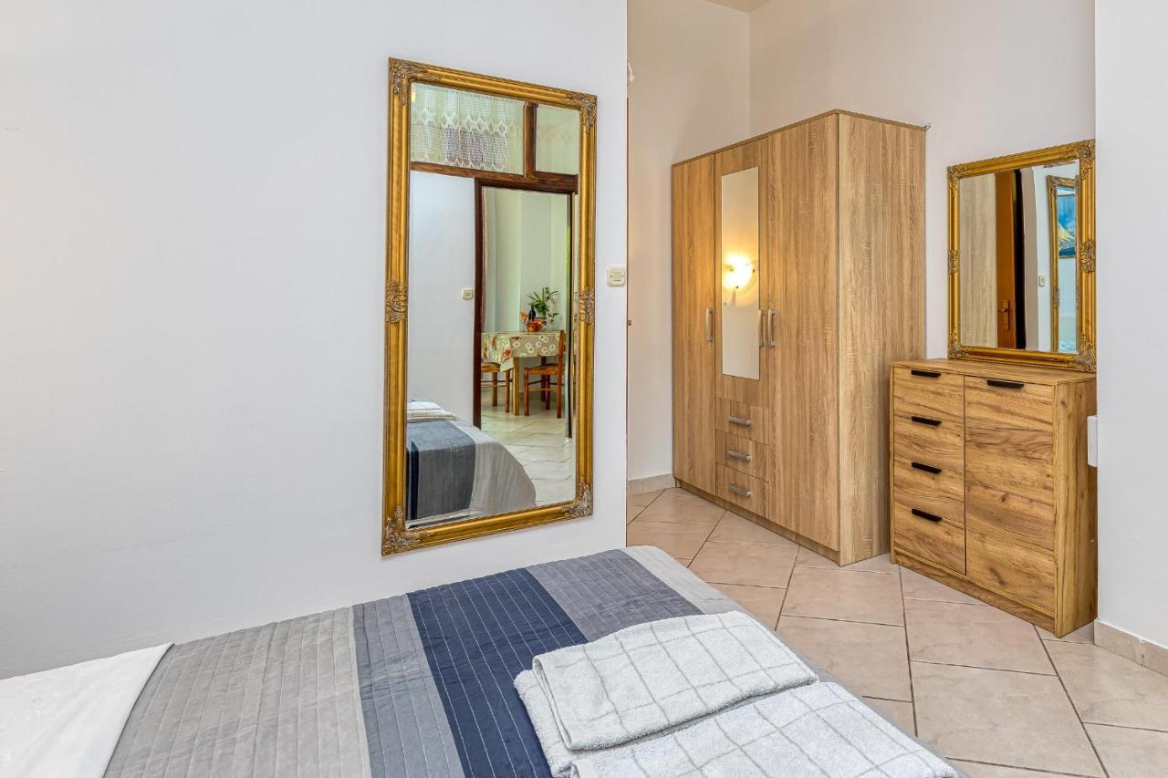 Apartments Bastovanovic Ровінь Екстер'єр фото