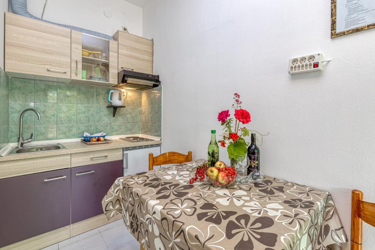 Apartments Bastovanovic Ровінь Екстер'єр фото