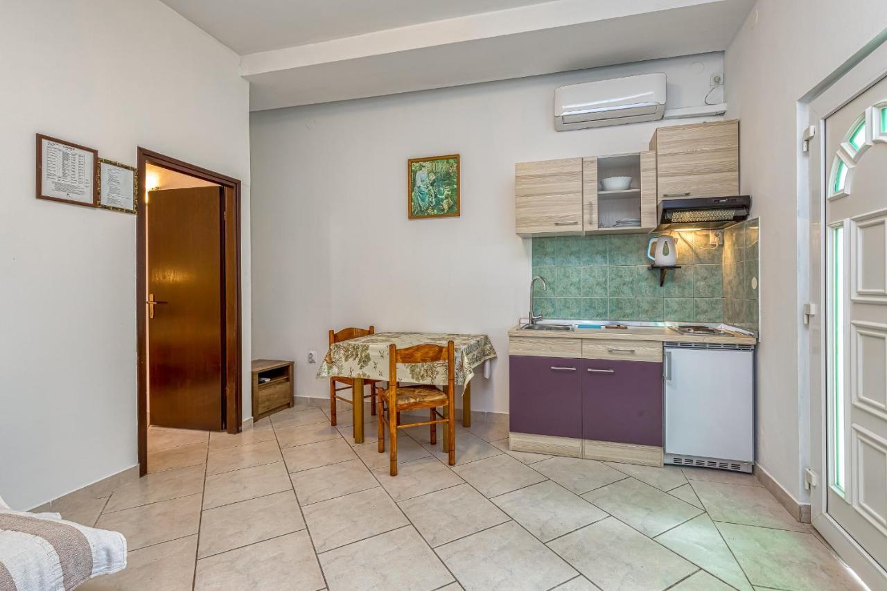 Apartments Bastovanovic Ровінь Екстер'єр фото